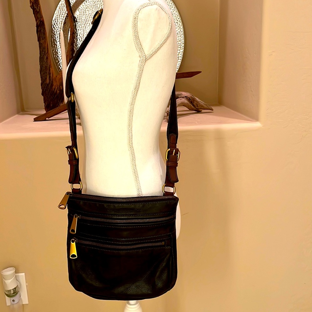 Fossil Shoulder Bag. Authentic all leather bag. Excellent like new condition